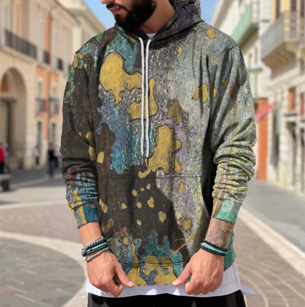 Hoodie dengan Motif Grafiti